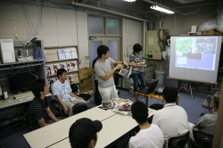 画像検索デモンストレーション実演中
